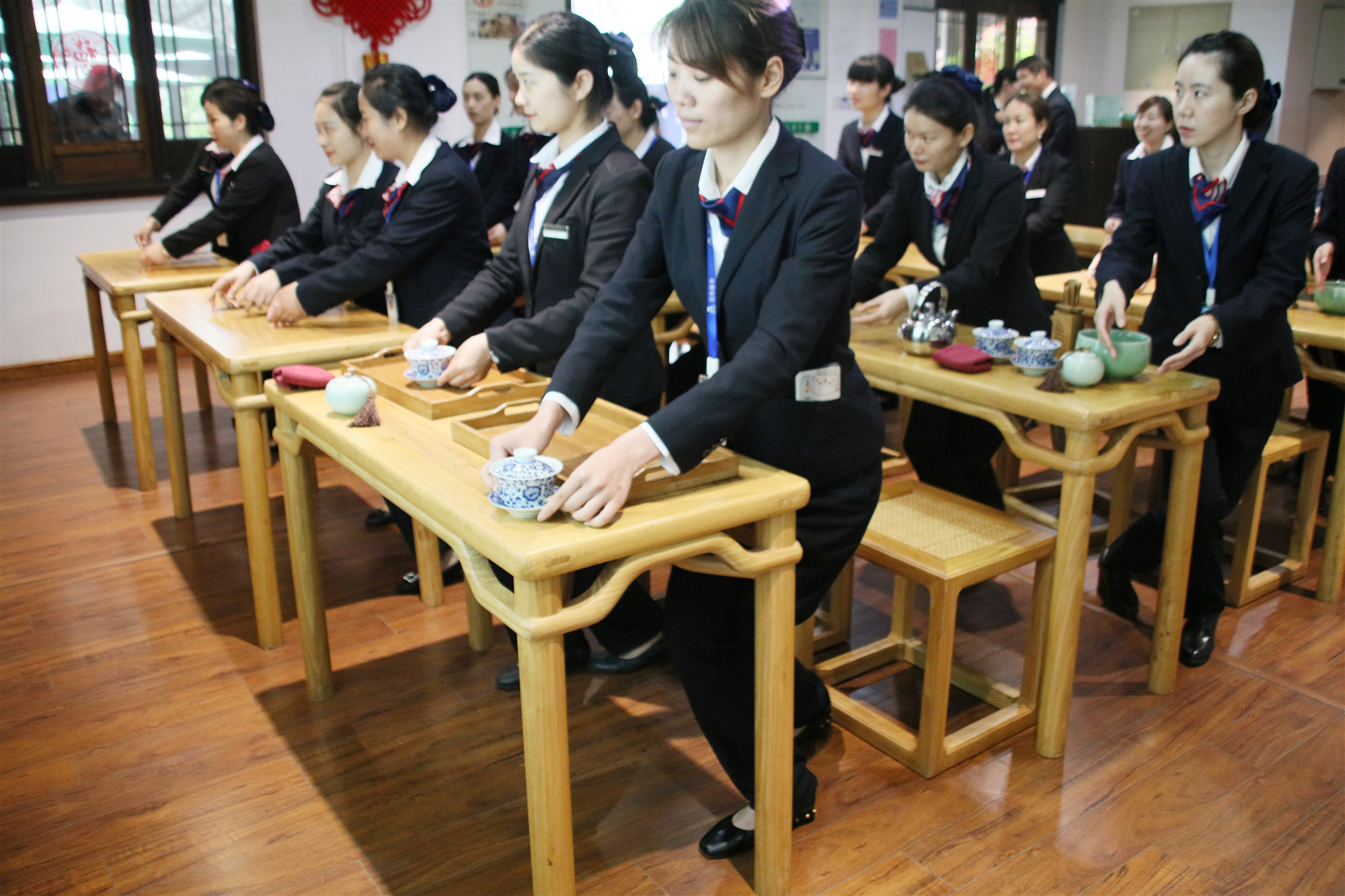 "香茗雅韵天下知,静心细品人生味"——记品尚物业服务集团茶艺培训